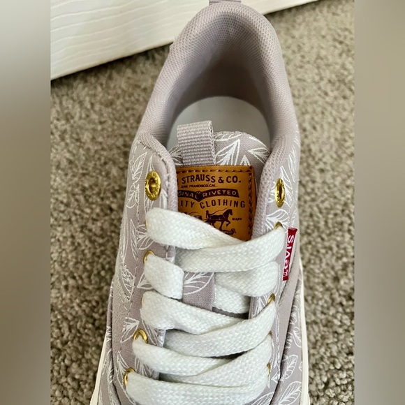 Levis Shoes - Picture 4 of 5